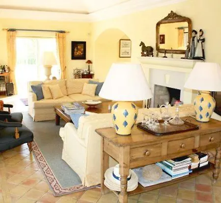 Sleeps 8 Air Con *