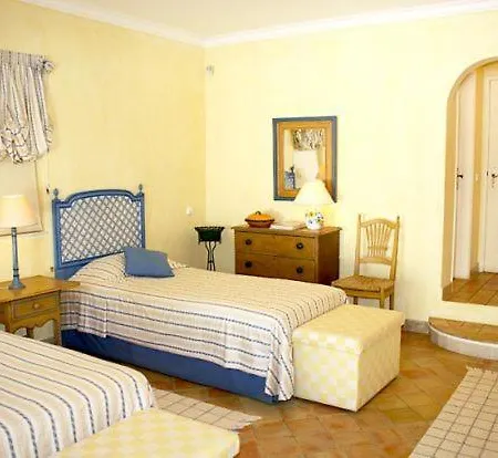 Sleeps 8 Air Con Vila