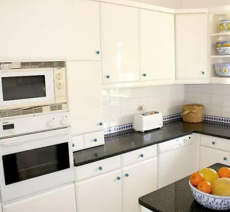Sleeps 8 Air Con Vila
