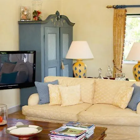 Villa Sleeps 8 Air Con *
