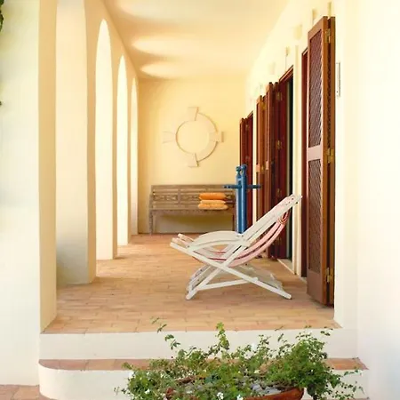 Sleeps 8 Air Con